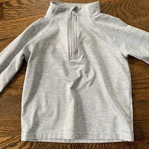 Vineyard vines pull over